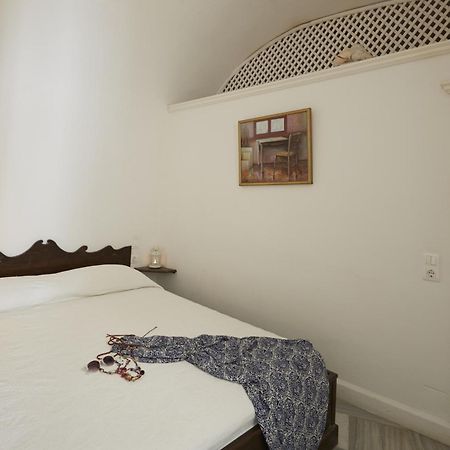 Cori Rigas Suites Fira  Room photo