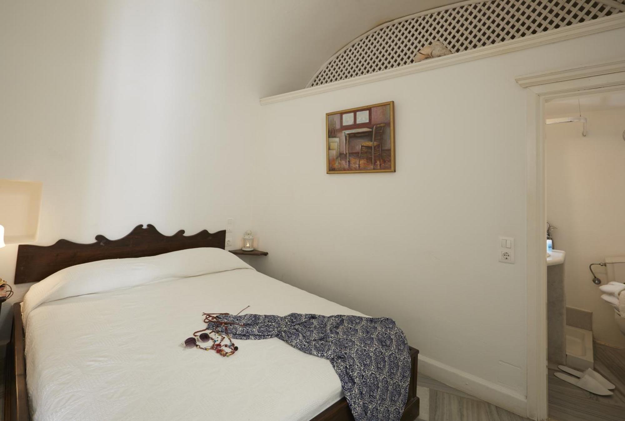 Cori Rigas Suites Fira  Room photo